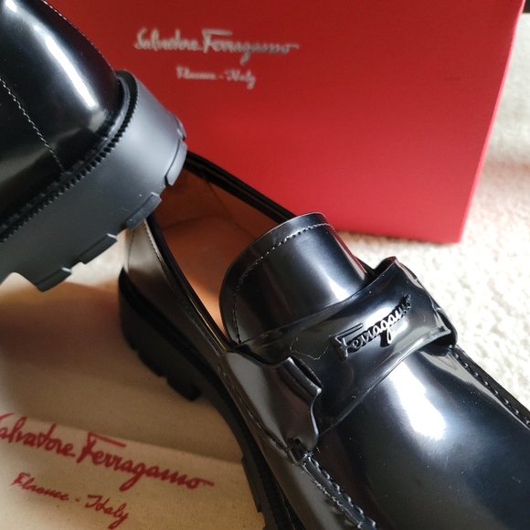 NEW Authentic Salvatore Ferragamo Embossed Logo Black Leather Loafers main image 11